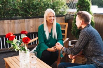 5 Mistakes Men Make on a First Date (And How to Fix Them)